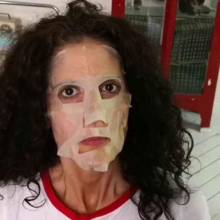 chica-con-mascarilla