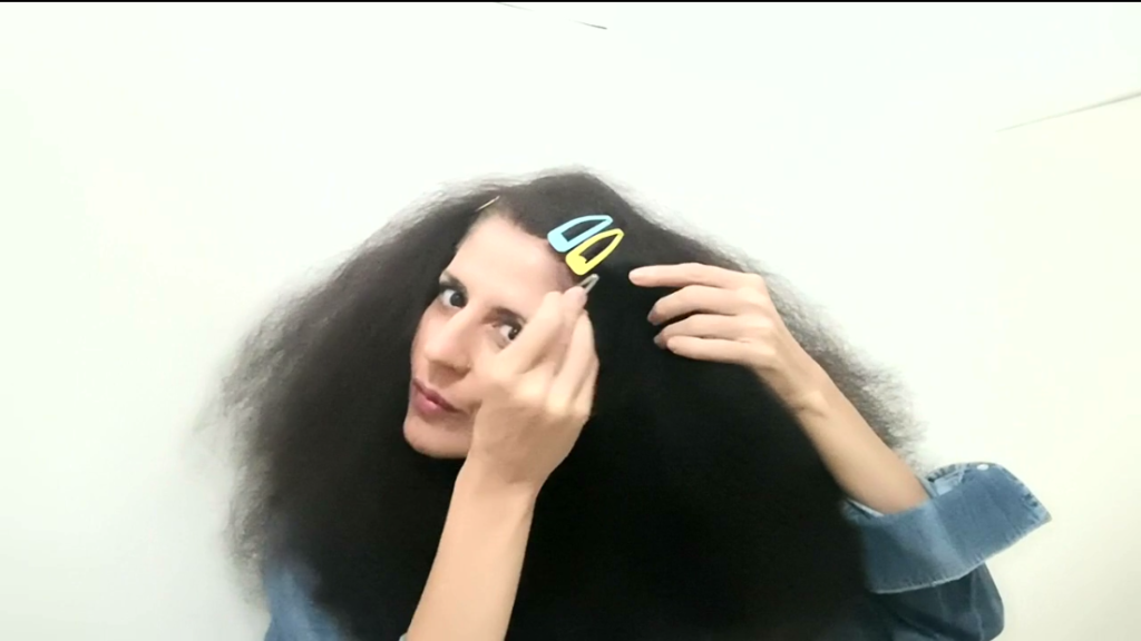 ana alpuente se peina el pelo Rizado